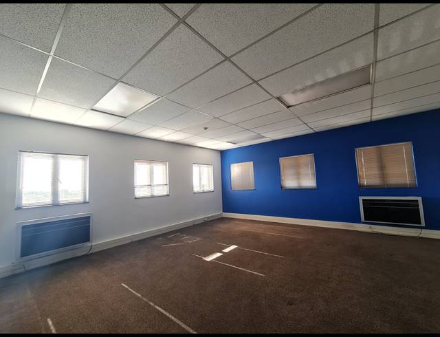 4,740M² OFFICE TO LET IN MEADOWDALE